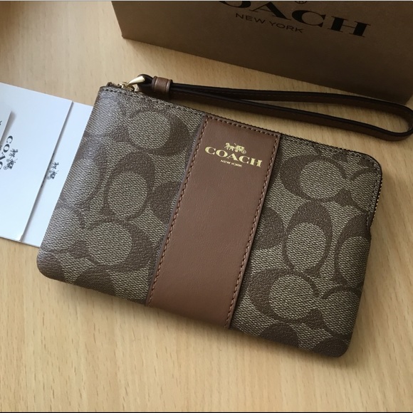 🌸Coach Signature Leather Wristlet NWT. - Picture 4 of 5